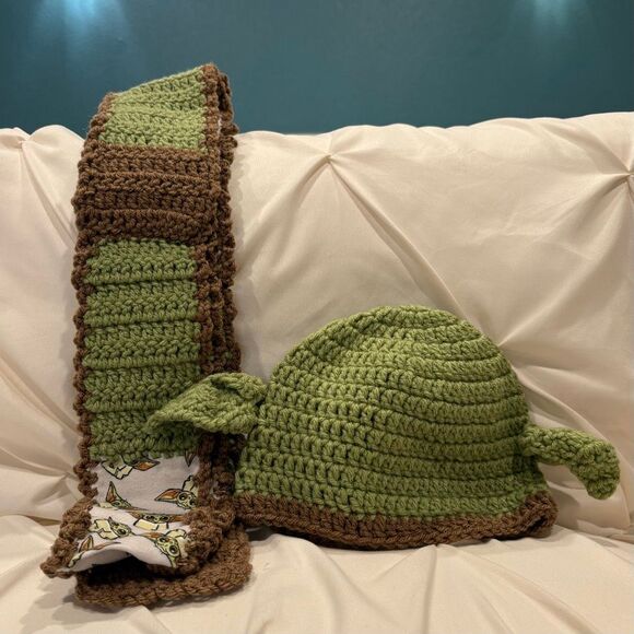 Handmade Toddler / Preschool Star Wars Baby Yoda Knit Hat and Scarf Set NEW - Picture 1 of 5